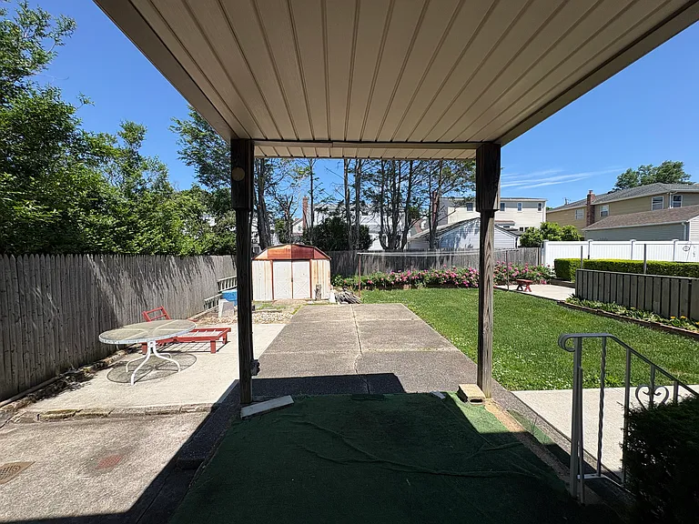 Evans Ave — Photo 20