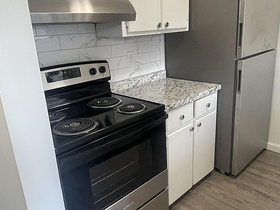 2nd image of 500 McDonald Ave N #539c23b58