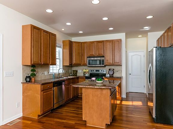 4th image of 2035 Willow Hill Dr