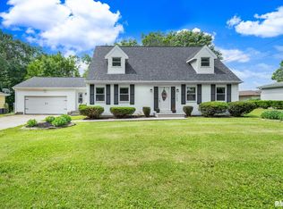 2240 Mockingbird Ln, Washington, IL 61571