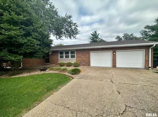 2907 Chateau Ct, Quincy, IL 62301