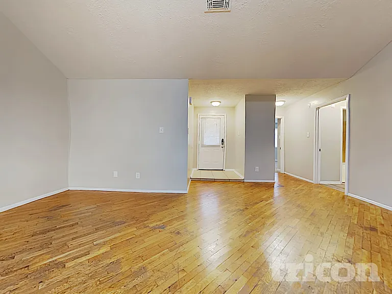 20419 Bishops Gate Ln — Photo 4