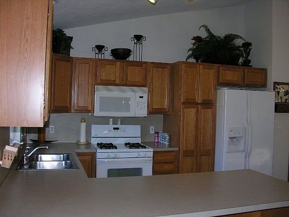 Great Kitchen w/Snack Bar