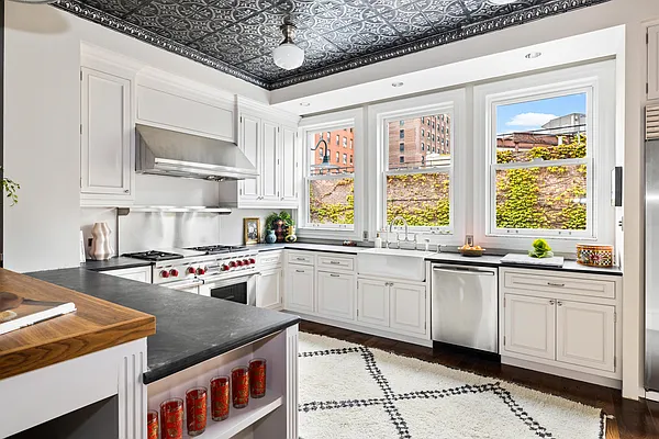 Sold by Compass | media 9