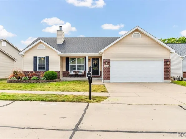 2140 Warwick Castle Dr, Imperial, MO 63052