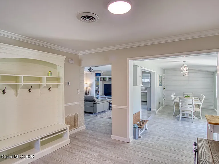 455 Laurel Ct — Photo 10