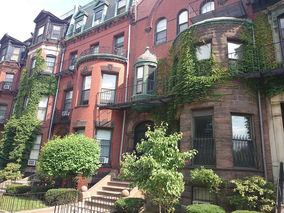 2nd image of 330 Commonwealth Ave
