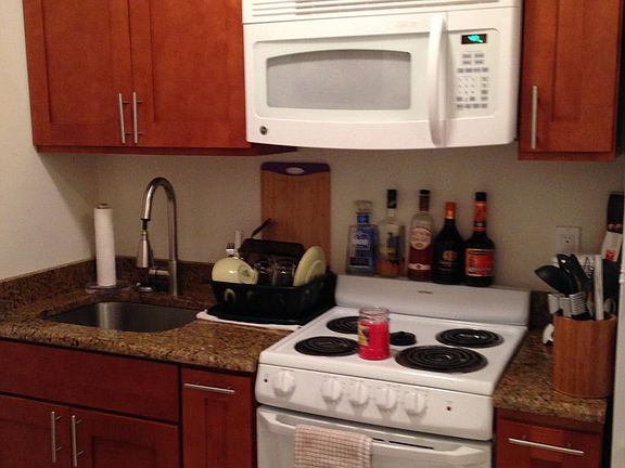 2nd image of 1922 N Darien St #1A