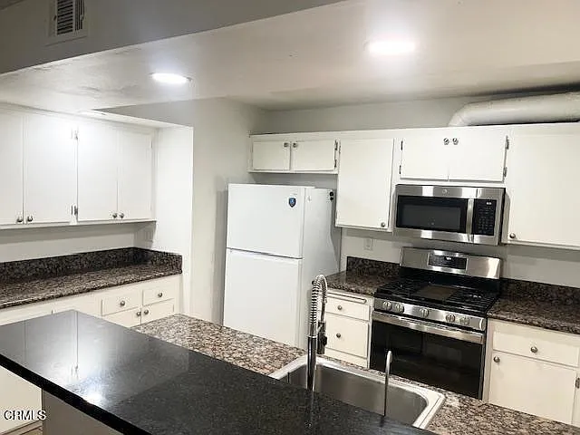221 Rosewood St — Photo 6