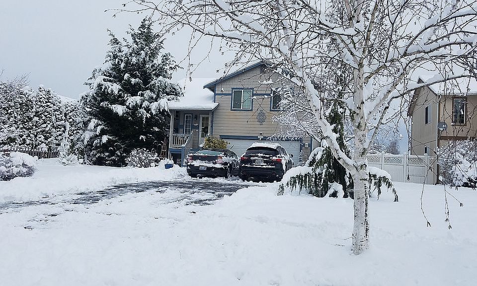 1st image of 1319 E 60th St