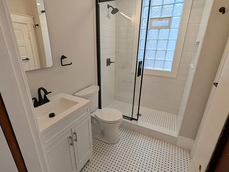 3111 Linwood Ave — Photo 5