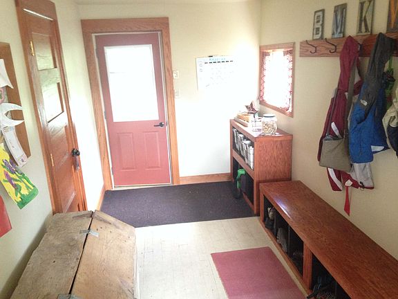 Entryway/mudroom
