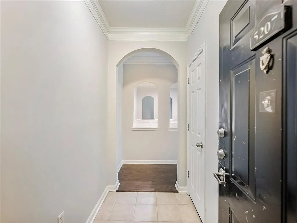 3 bed, 2.0 bath, 1546 sqft, $2,400 — Photo 3