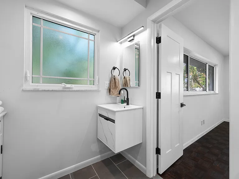 1764 Linwood Cir — Photo 11
