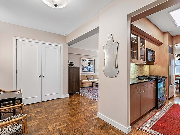 3rd image of 165 E 72nd St APT 4D