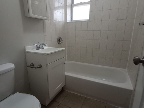5th image of 184-186 Fairview Ave #A2