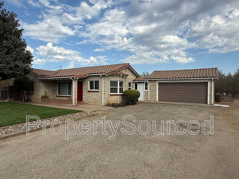 2 bed, 1.0 bath, 1025 sqft, $1,895 — Photo 2