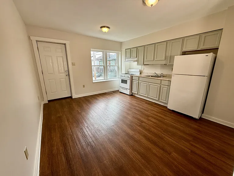 4th street apartments - Midland - 22 — Photo 8