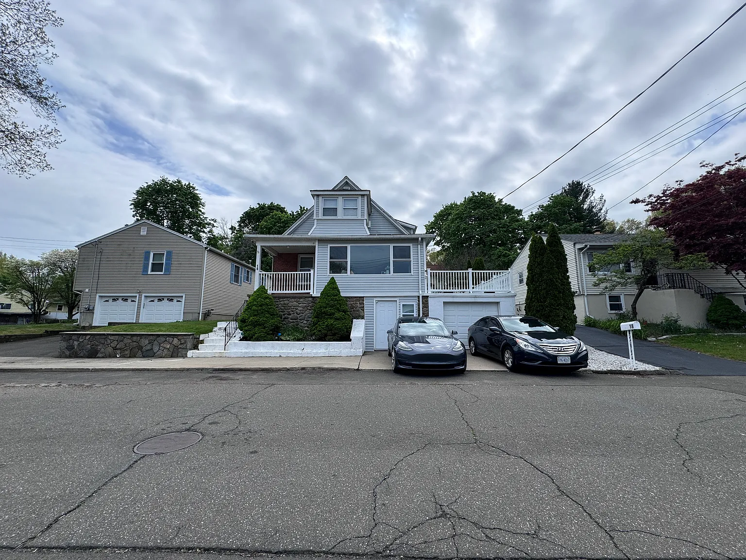 3 bed, 1000 sqft, $2,400 — Photo 1