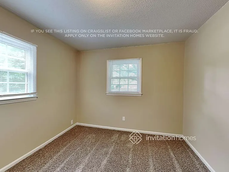 812 E John St — Photo 16