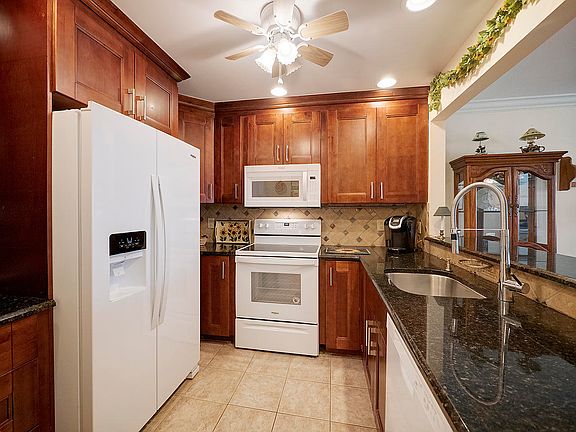 3rd image of 1516 S Lakeside Dr APT 411