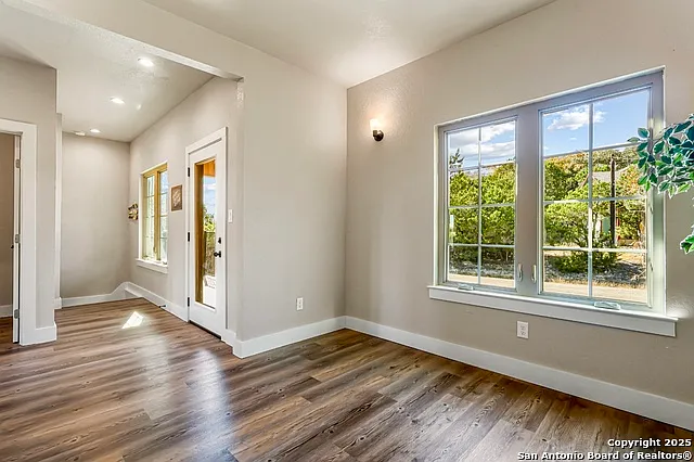 1216 Canyon Lake Dr — Photo 6