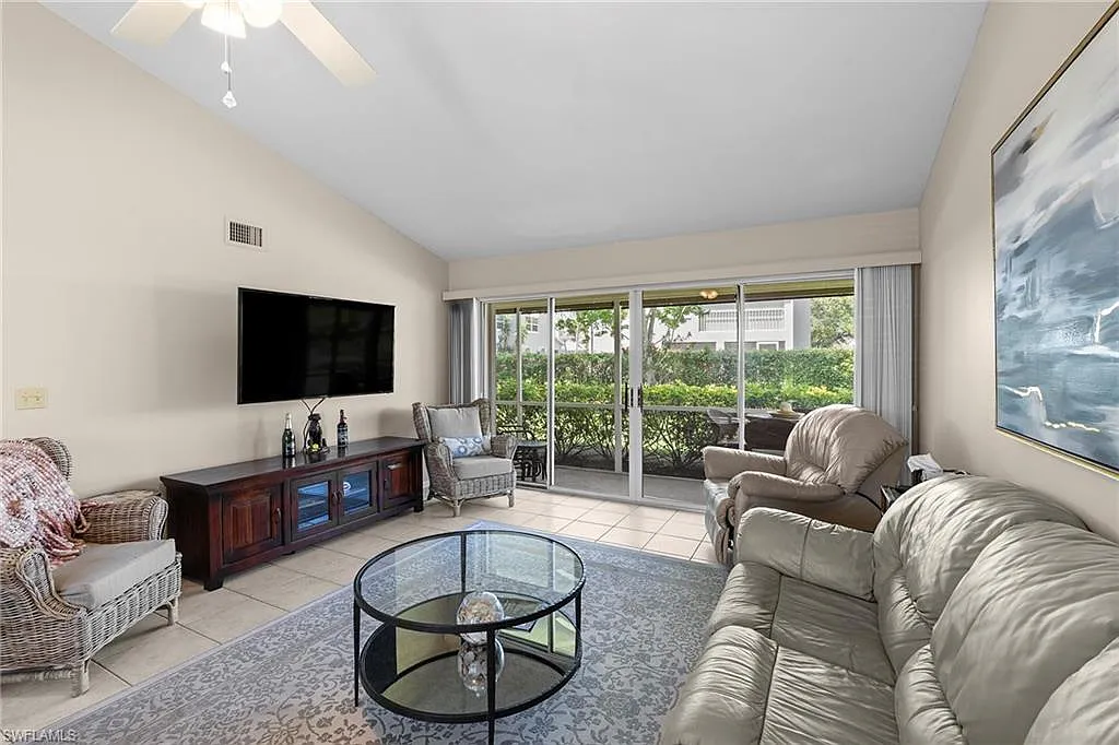 2 bed, 2.0 bath, 1009 sqft, $4,900 — Photo 1