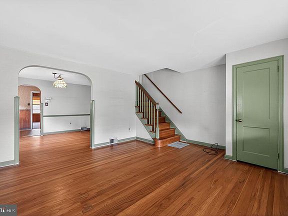 3rd image of 703 Tasker St