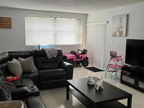 10135 NW 9th Street Cir #5-208, Miami, FL 33172