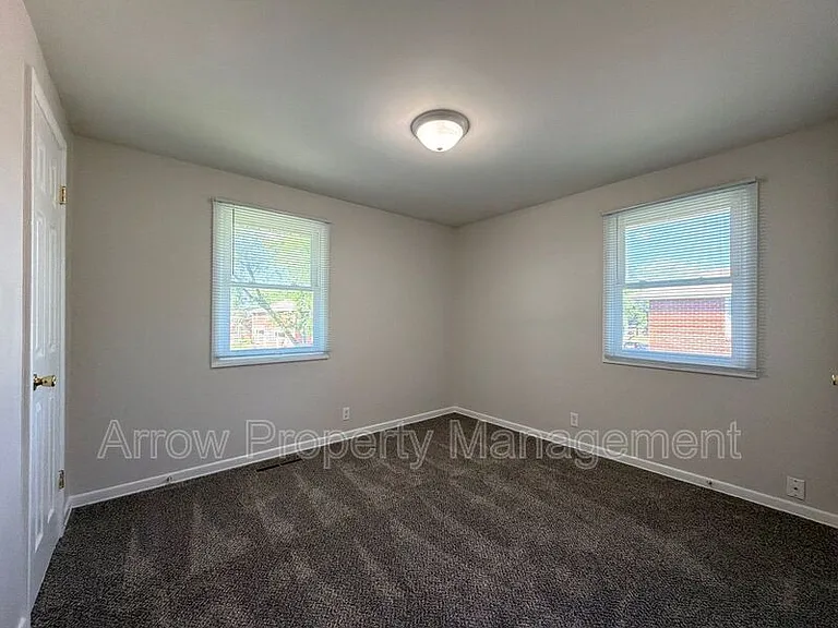 5447 Benton St — Photo 8