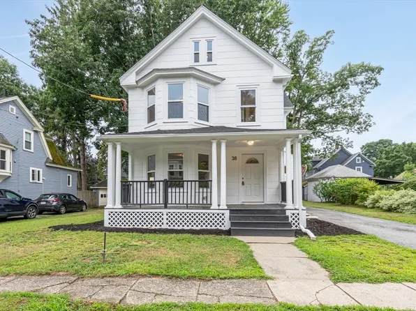 38 Brooks St, Maynard, MA 01754