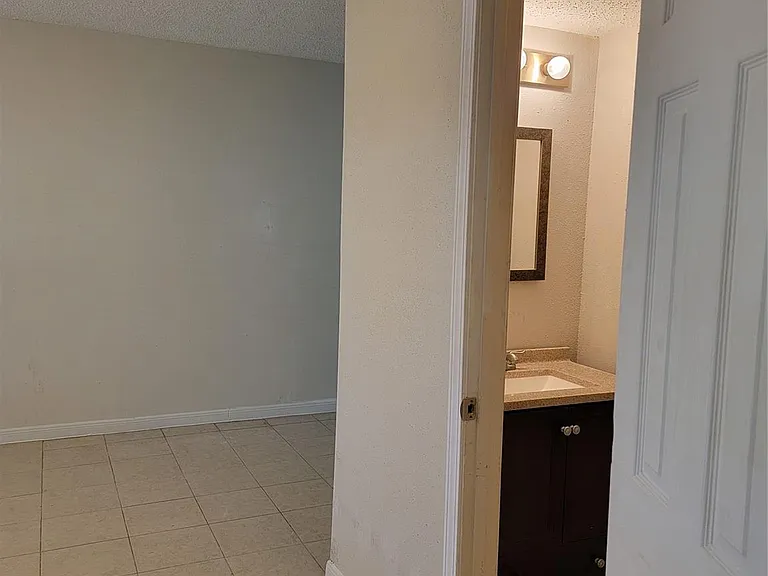 2139 Shiveley Cir — Photo 11