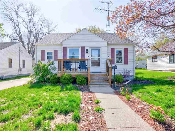 717 S 2nd Ave, Washington, IA 52353