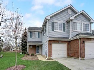 162 Sierra Pass Dr, Schaumburg, IL 60194
