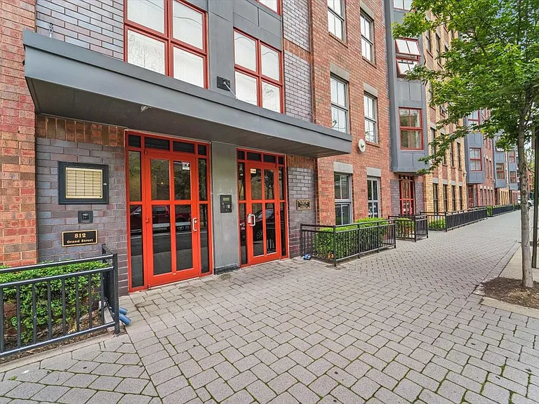 812 Grand St #412 — Photo 27