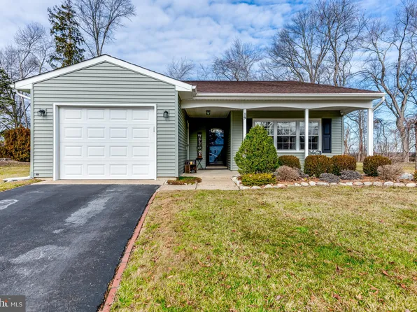 19 Scarborough Way, Southampton, NJ 08088