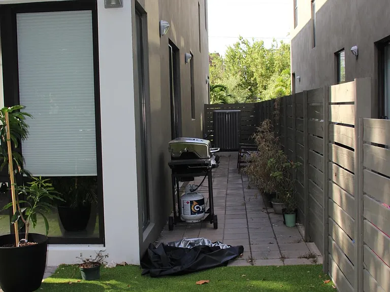 2942 SW 27th Ter — Photo 63