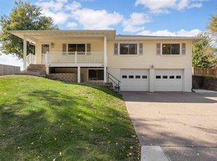 2210 Imperial Oaks Dr, Muscatine, IA 52761