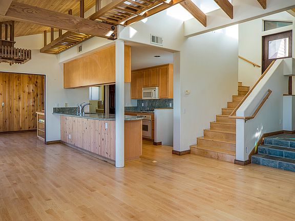 3rd image of 2580 Nutmeg Ave