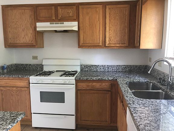 3rd image of 2513 Live Oak Dr
