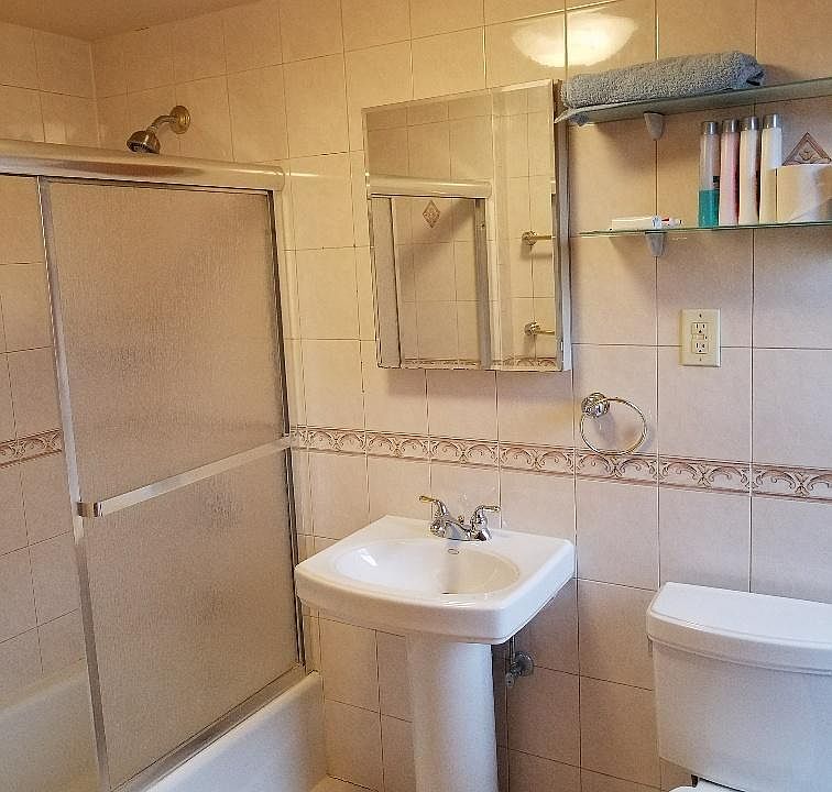 2nd image of 345 Palisade Ave APT 1
