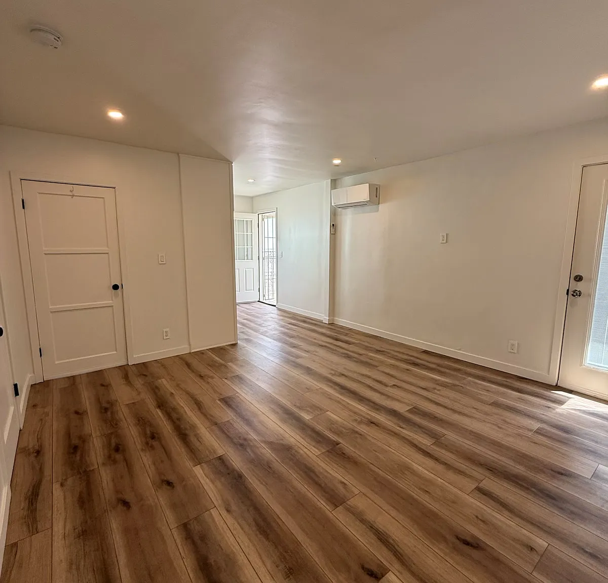 Studio, 385 sqft, $1,980 — Photo 3