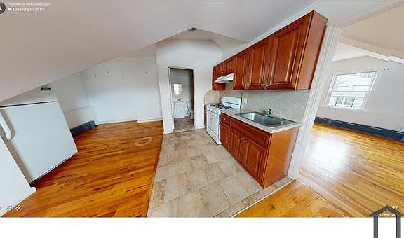 2nd image of 126 Dongan St APT 3