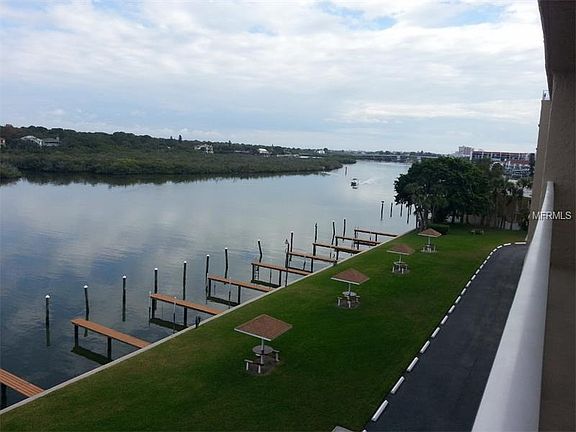4th image of 19451 Gulf Blvd APT 509
