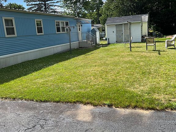 3rd image of 23 Riverview Cir