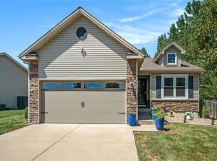 1100 SW Blackpool Dr, Lees Summit, MO 64083