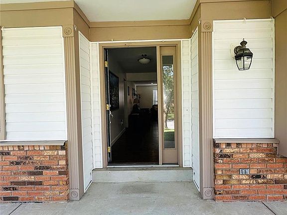 5th image of 2319 Eagles Glen Ct
