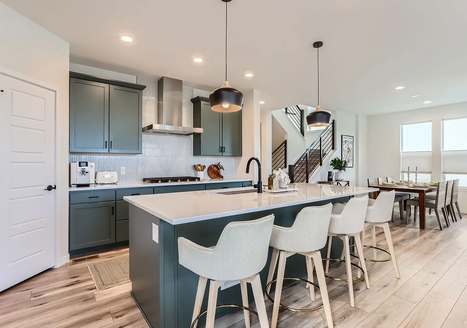Stylish 4BDR Home with Office in Louisville — Photo 2