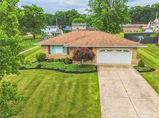 2700 Pasadena Dr, Seven Hills, OH 44131