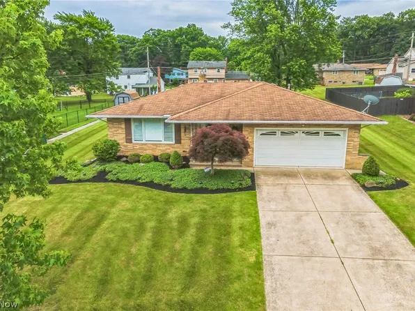 2700 Pasadena Dr, Seven Hills, OH 44131